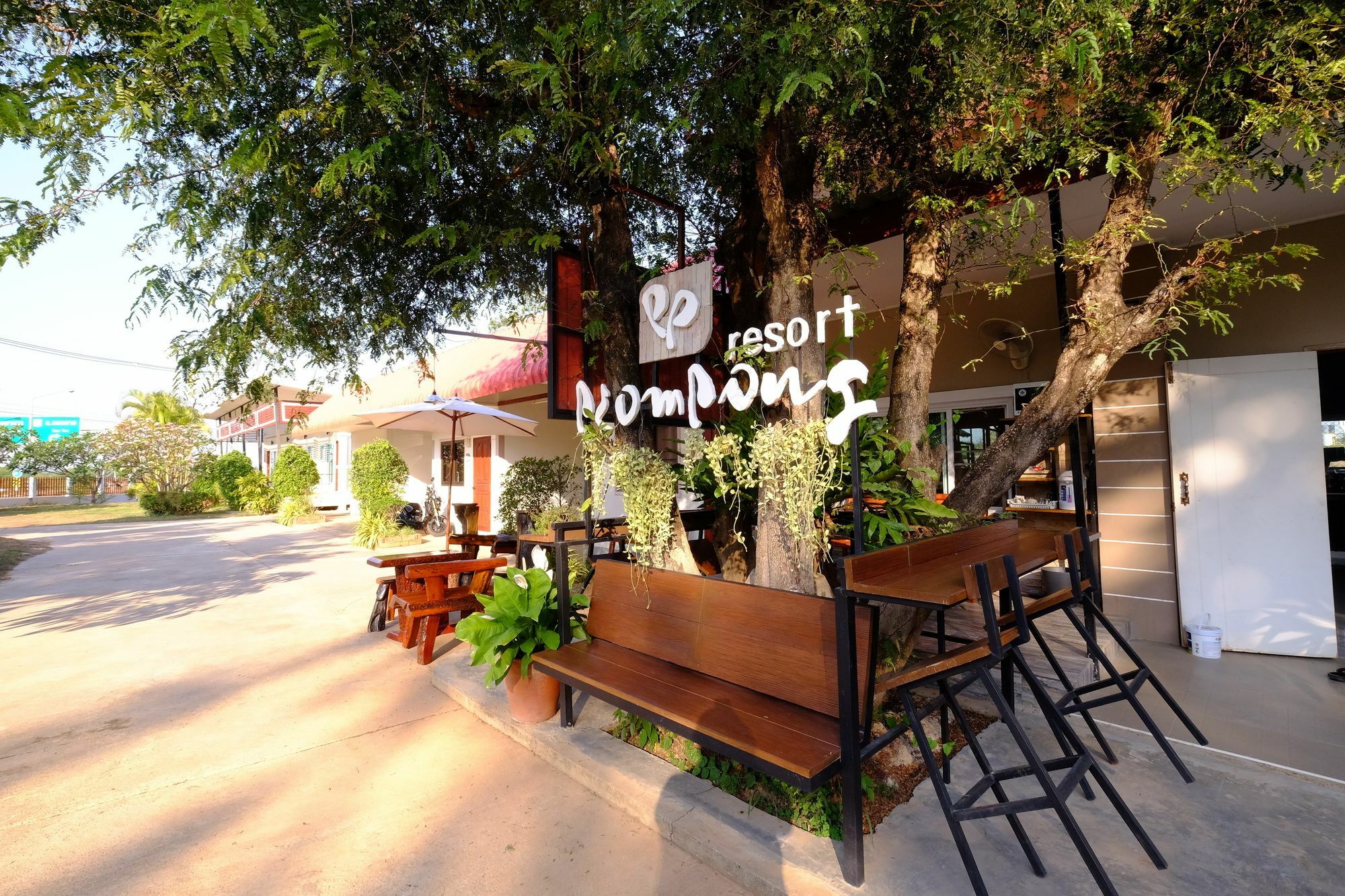 Prom Pong Resort Mukdahan Exteriör bild